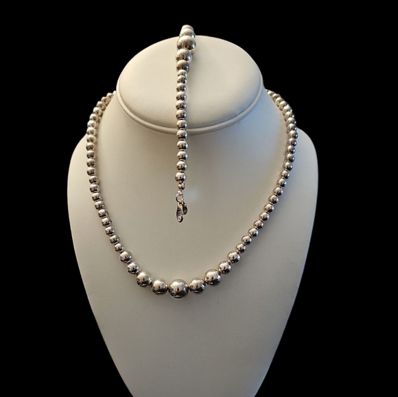 Elegant Silver Beaded Necklace and Bracelet Set - Picture 9 of 9